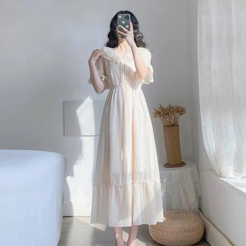 Váy trắng dáng dài hai lớp cổ bèo