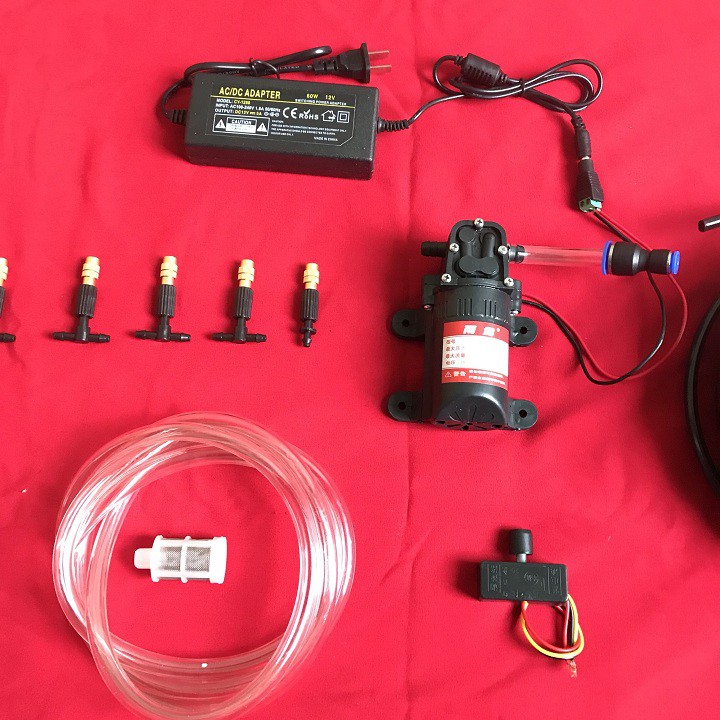 BỘ MÁY PHUN SƯƠNG TƯỚI LAN,LÀM MÁT 12V - 5 BÉC ( CÓ NGUỒN 12V5A)