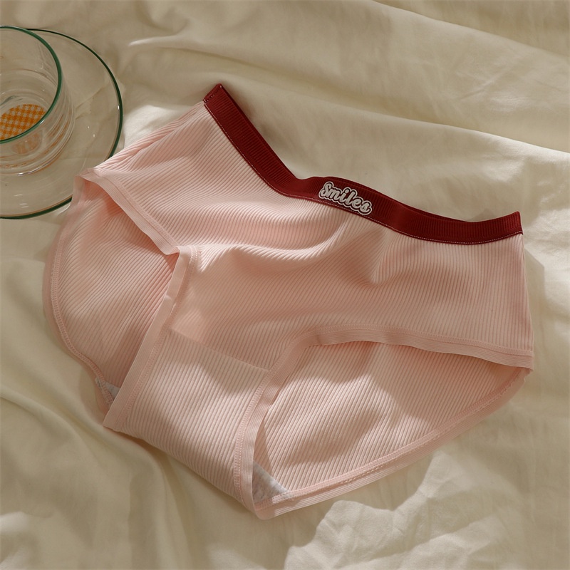 Quần lót nữ Wexuu Design vải cotton siêu mềm mại, mát lạnh phối viền chữ ngọt ngào nữ tính -QC115