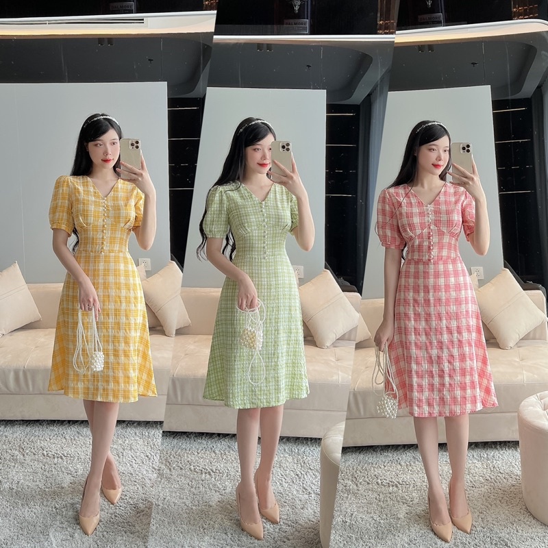Váy kẻ cúc ngọc cổ V