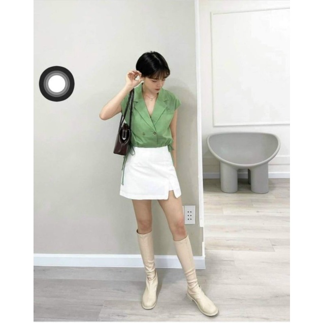 Set áo xanh cổ vest rút dây + chân váy trắng xẻ.