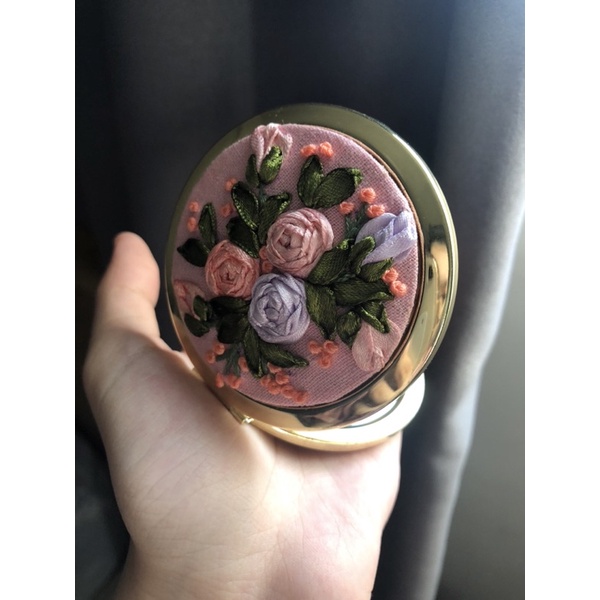 Gương nắp gập thêu handmade