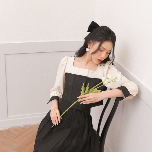 Áo Phối Màu Cổ Chữ U MOMOCO M2891 Chất Liệu Vải Cao Cấp Thiết Kế Trẻ Trung, Hiện Đại