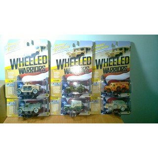 Xe mô hình Johnny Lightning - Military Wheeled Warrior - Set B, card bán lẻ, tỷ lệ 1/64