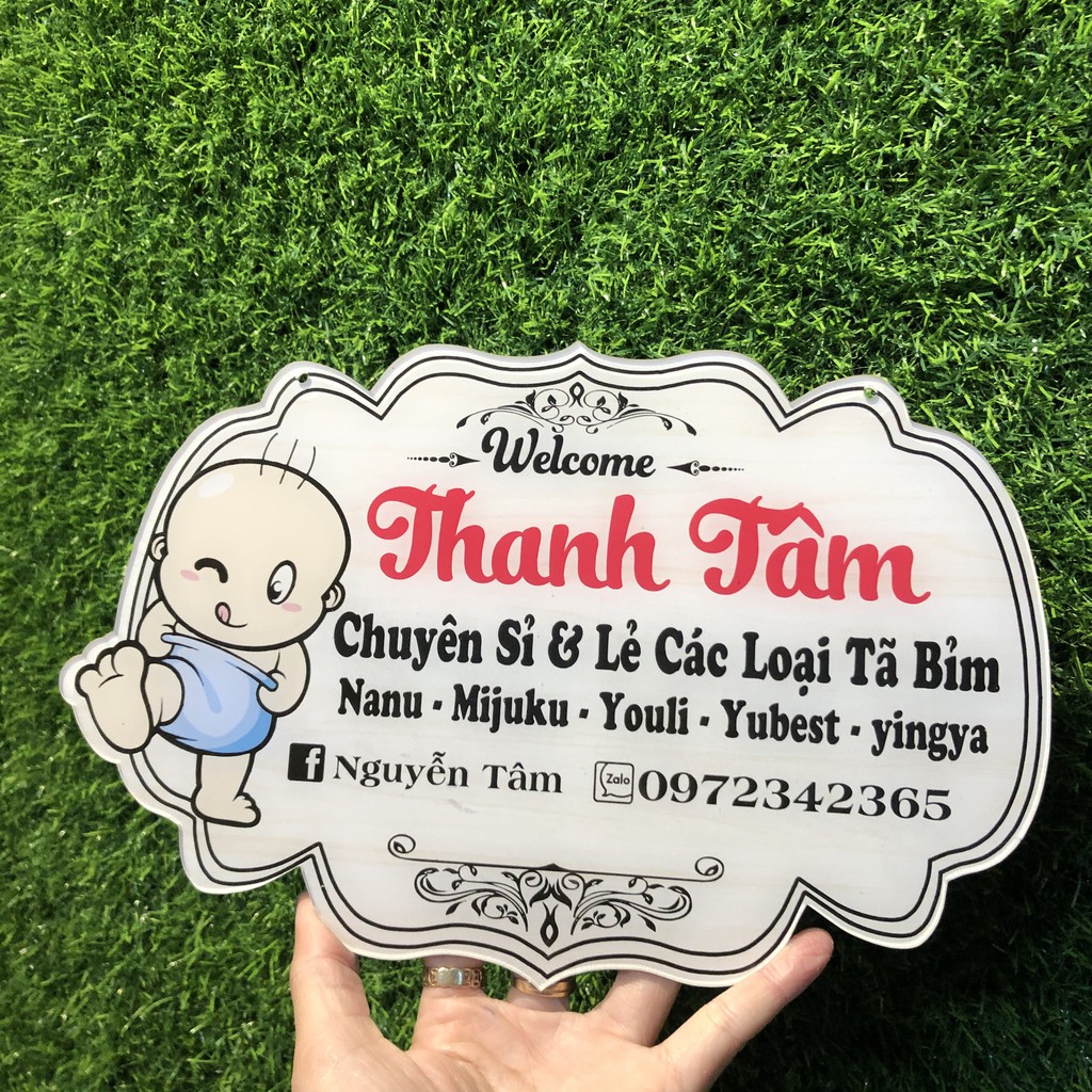 Bảng trang trí cửa hàng, chất liệu mika sáng bóng