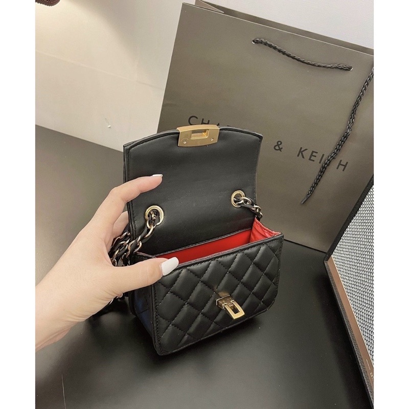 Túi đeo chéo CNK chần trám mini T55110