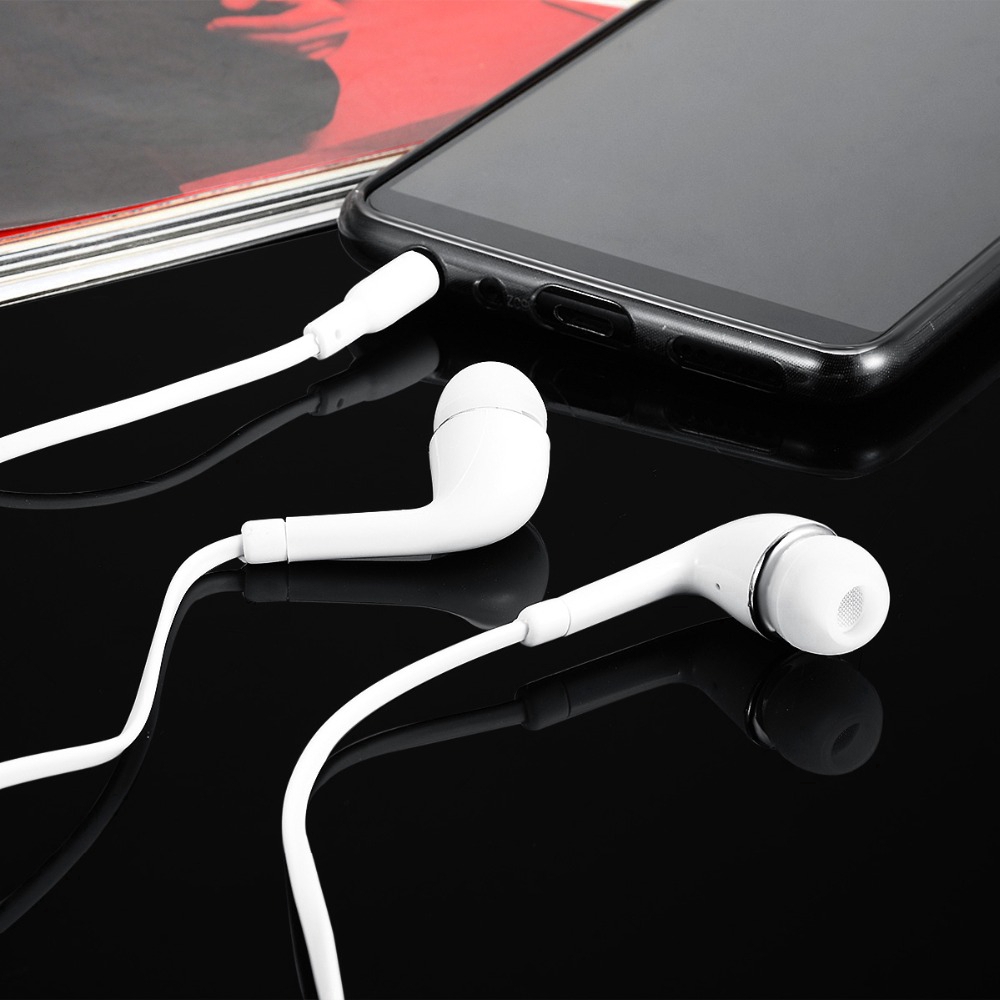 【YUKV】White Color Earphone With Microphone Control Wired