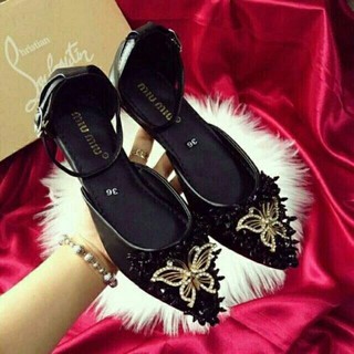 Sandal bệt cánh bướm