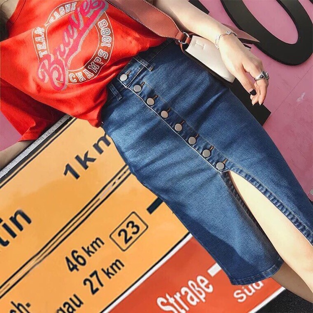 CHÂN VÁY JEANS CÀI CÚC XẺ TRƯỚC