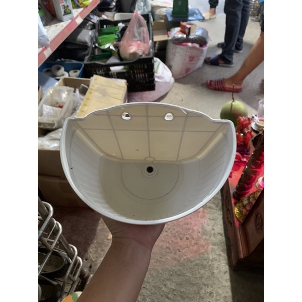 Chậu ốp tường có kích thước 20 x 14 x 12cm