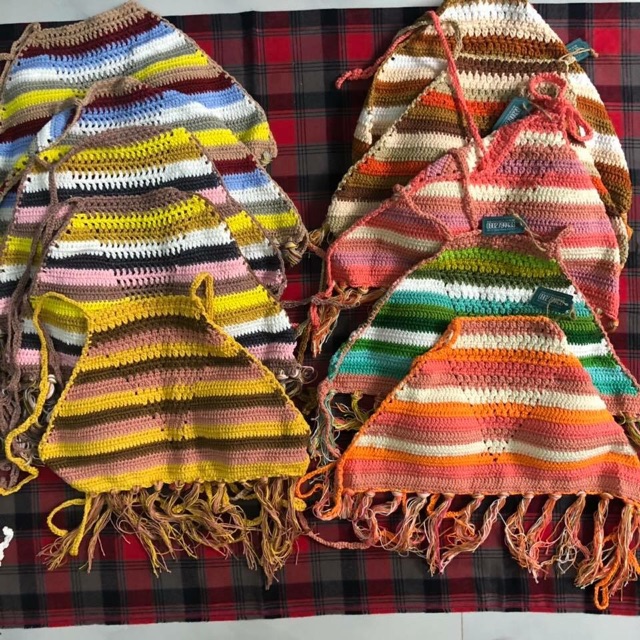 Yếm tua rua móc tay hình thật | BigBuy360 - bigbuy360.vn