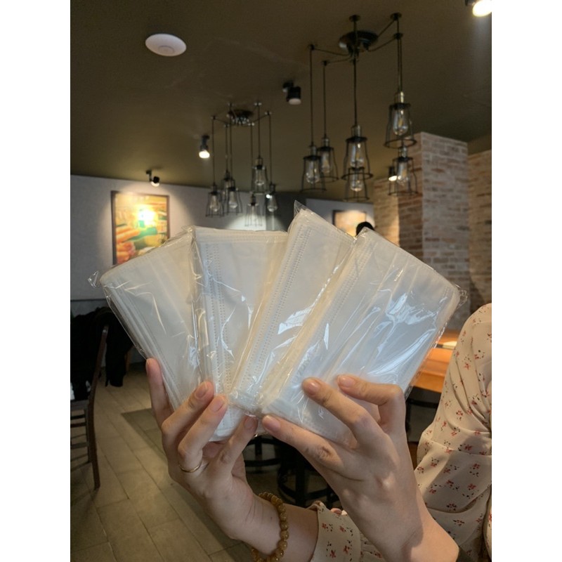 [Mã FAMAYFA2 giảm 10K đơn 50K] Combo 3 hộp khẩu trang màu trắng VNCARE (Chính hãng) | BigBuy360 - bigbuy360.vn