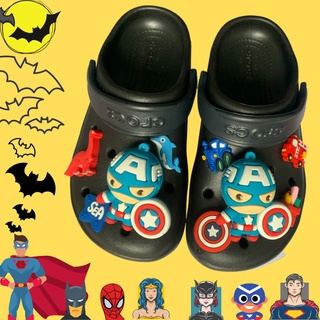Dép Sục crocs Classic Đen + Charm Gắn Dép siêu nhân