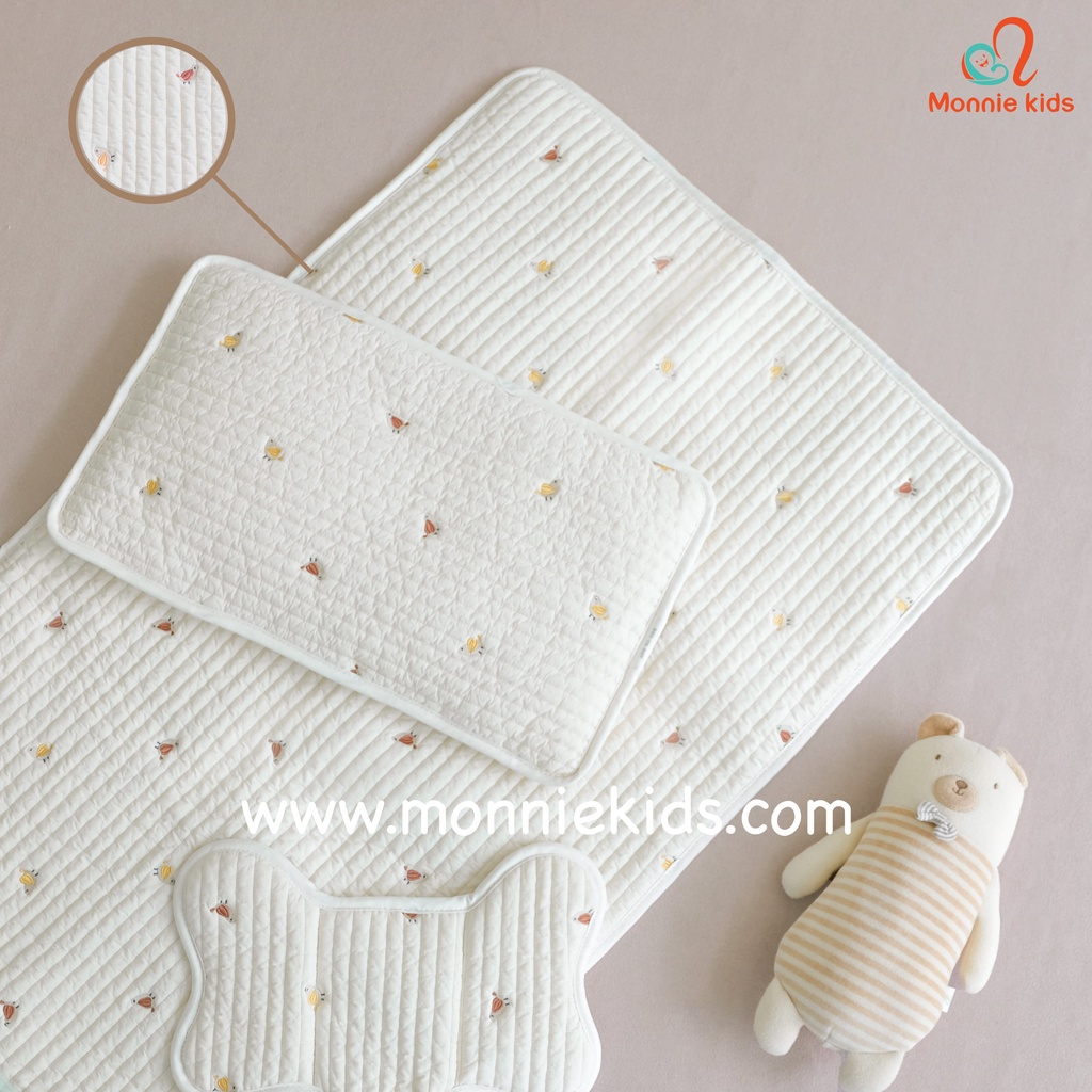 Gối thêu cho bé DOT TO DOT AIR 48x27cm, gối ngủ em bé chữ nhật cotton hữu cơ - Monnie Kids