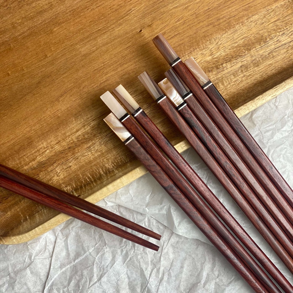 Bộ 5 đôi Đũa gỗ Cẩm vuông 24,5cm - Đầu gắn trai hồng  - Đũa gỗ tự nhiên cao cấp