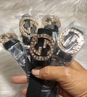 Thắt lưng bản 2,3cm. Mặt logo đính đá