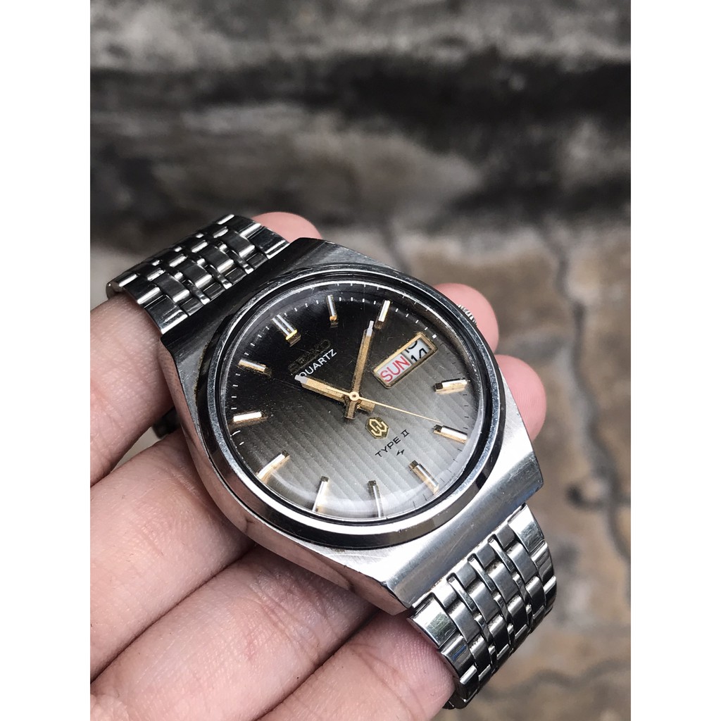 Đồng hồ nam SEIKO Pin , mặt thiết kế chuyển màu, lịch thứ ngày, dây kim loại