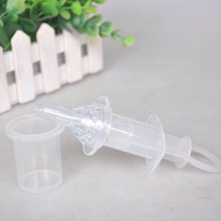Xi lanh bón sữa bón thuốc cho bé