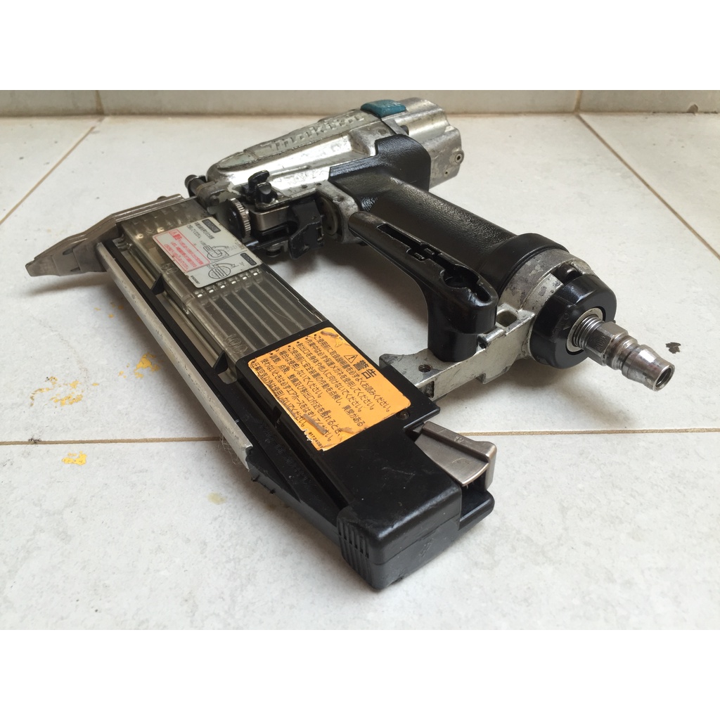Máy đóng bắn đinh F50 Makita dùng hơi nội địa nhật