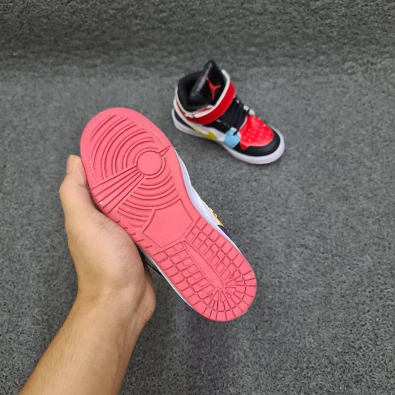 Giày Thể Thao Nike Air Jordan 1 Màu Cầu Vồng Chất Lượng Cao