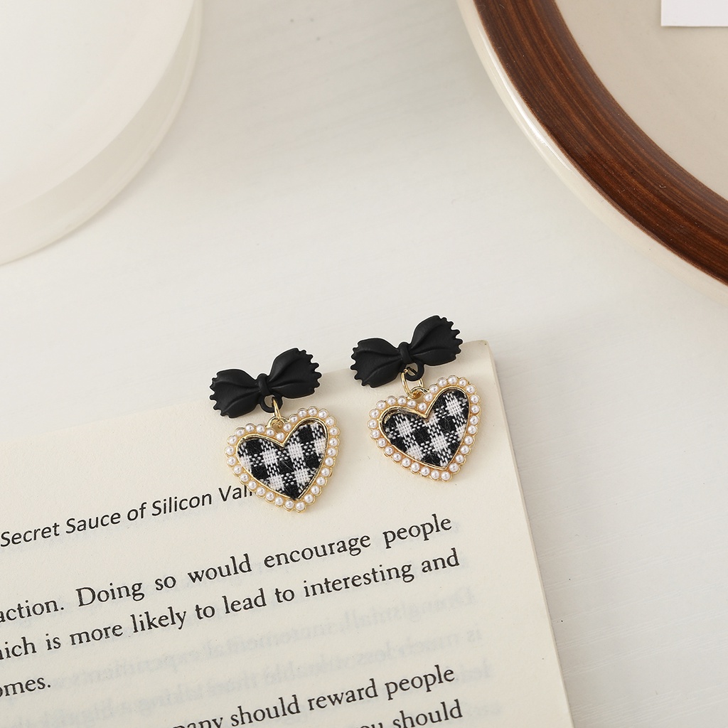 Khuyên tai kẹp không bấm lỗ chốt cố định K028 bằng hợp kim phủ màu hình trái tim sọc caro dáng midi Leous Accessories