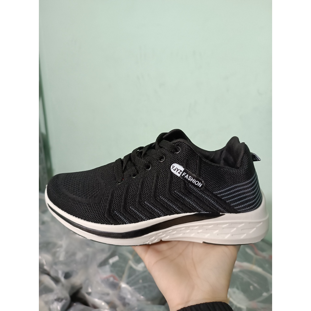 Giày thể thao Sneakers nam nữ màu đen phối phù hợp với mọi lứa tuổi kể cả học sinh