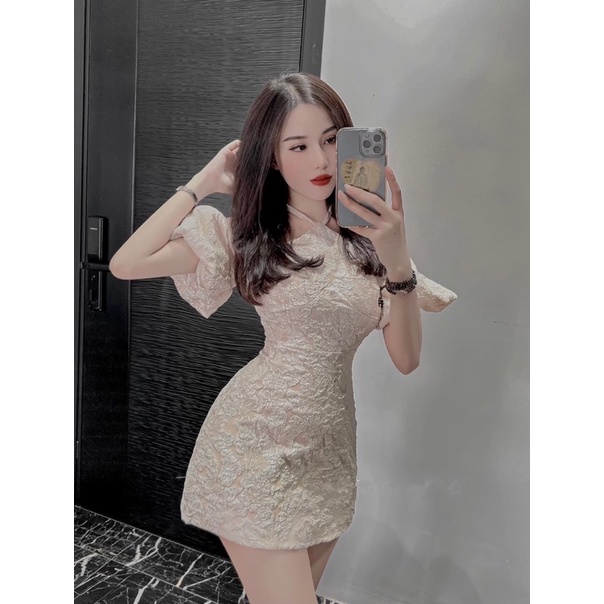 Đầm gấm hoa nổi tay bồng cổ yếm màu trắng/nude NÀNG CLOSET