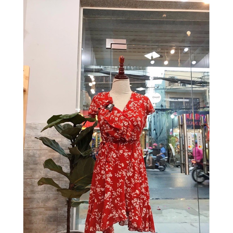 Đầm Đỏ Orla Dress chất voan hàng nhập quảng châu váy thiết kế hoạ tiết hoa vạt chéo cột ngay eo from chuẩn basic | BigBuy360 - bigbuy360.vn