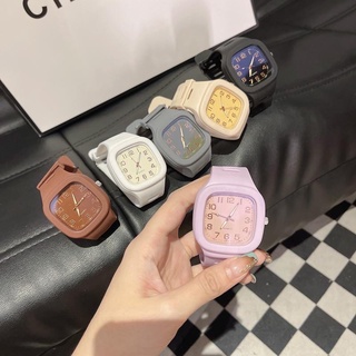 Đồng hồ số mặt vuông