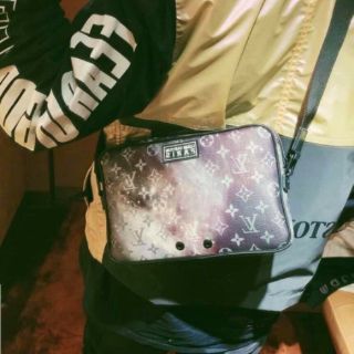 Túi Lv alpha messenger unisex