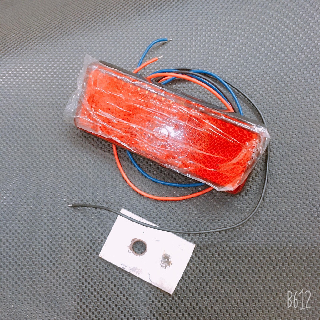 Dè sau Satria Fi gắn LED phản quang 3 chế độ