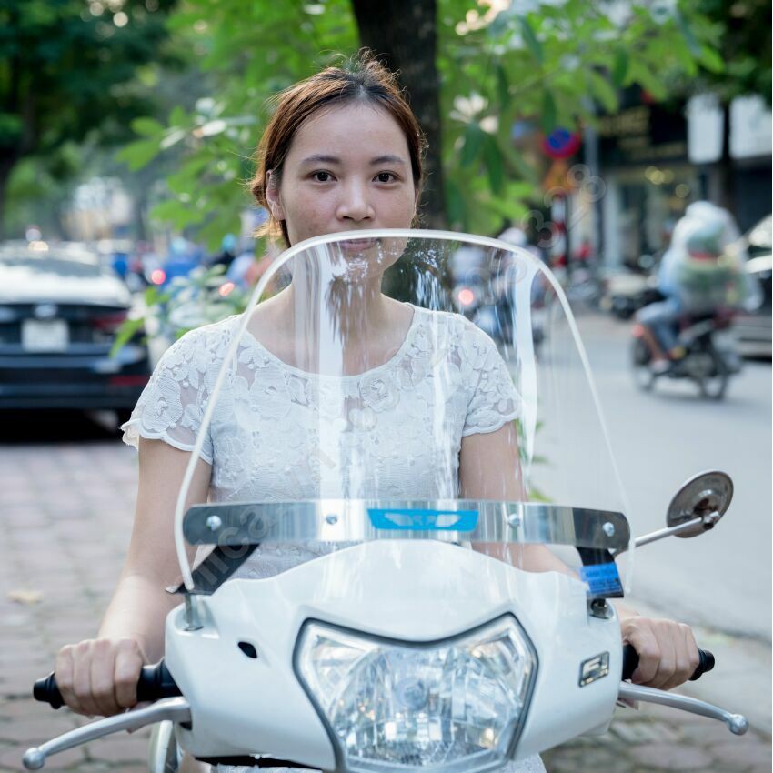 Kính chắn gió xe máy Honda Lead gọng ngang kính ngang