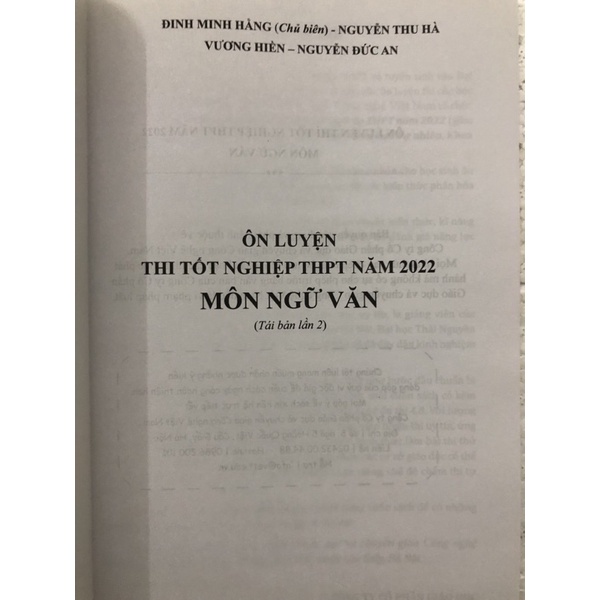 Sách - Ôn luyện thi THPT quốc gia năm 2022 môn Ngữ văn