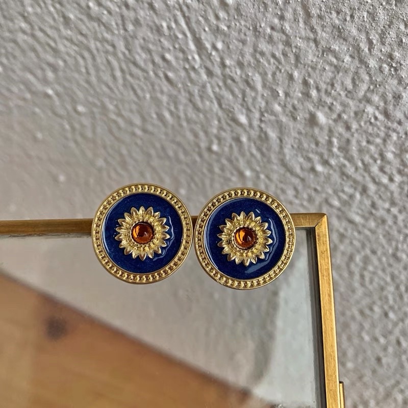 Khuyên tai tròn hoa cúc cổ điển retro - Maben