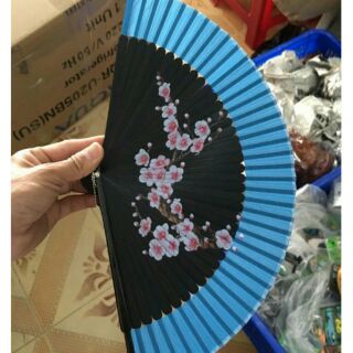 Sỉ 50 quạt hoàng hậu bé vân anh