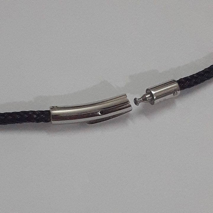 Dây chuyền kiểu dây cáp 3mm màu đen khóa vip màu trắng siêu đẹp, bền màu, đem lại đẳng cấp, phong độ cho người đeo