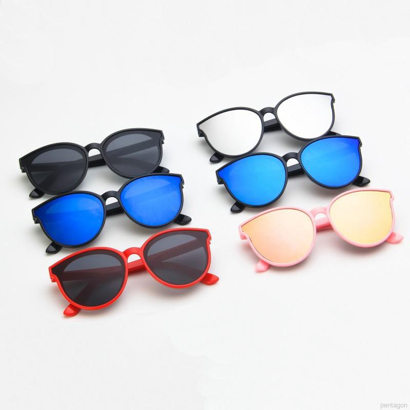 Kính mát chống tia UV kiểu dáng đơn giản dễ phối đồ cho bé