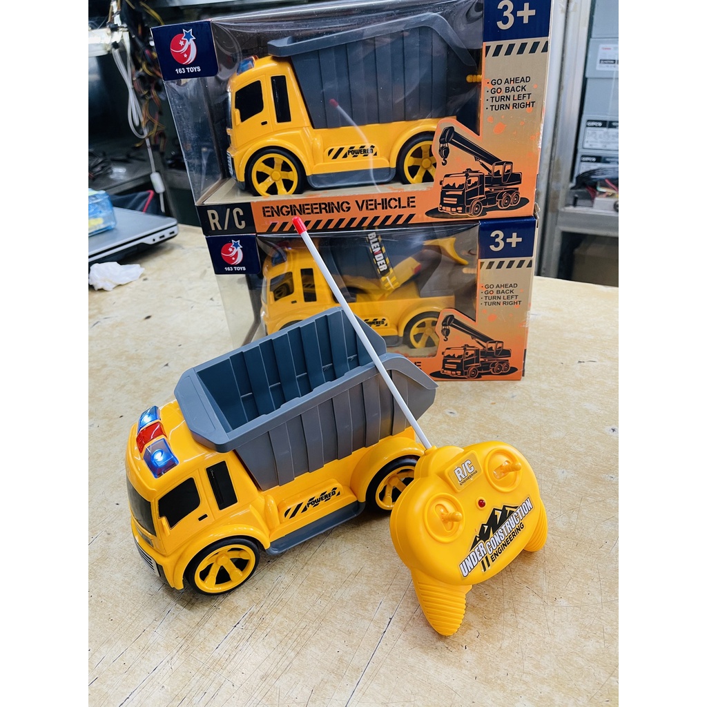 XE TẢI ĐỒ CHƠI DÙNG PIN SẠC, CÓ ĐIỀU KHIỂN BBTOYS (MS: 16)