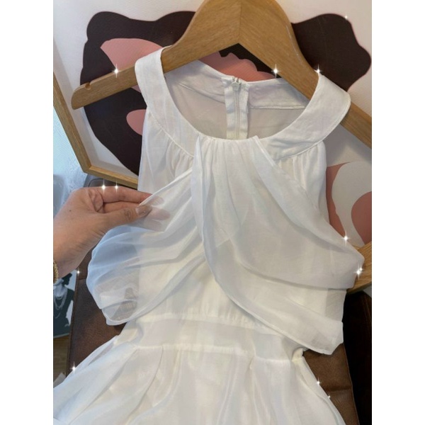 Đầm maxi trắng cổ yếm tơ nhũ