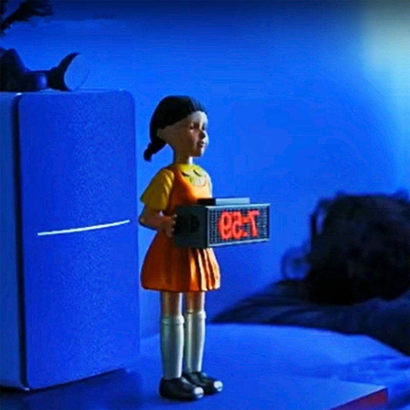 Đồng hồ báo thức để bàn hình mực chơi game độc đáo