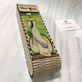 Hộp bút gỗ độc đáo in hình phong cảnh con người Việt Nam làm quà tặng khách nước ngoài có thể khắc chữ