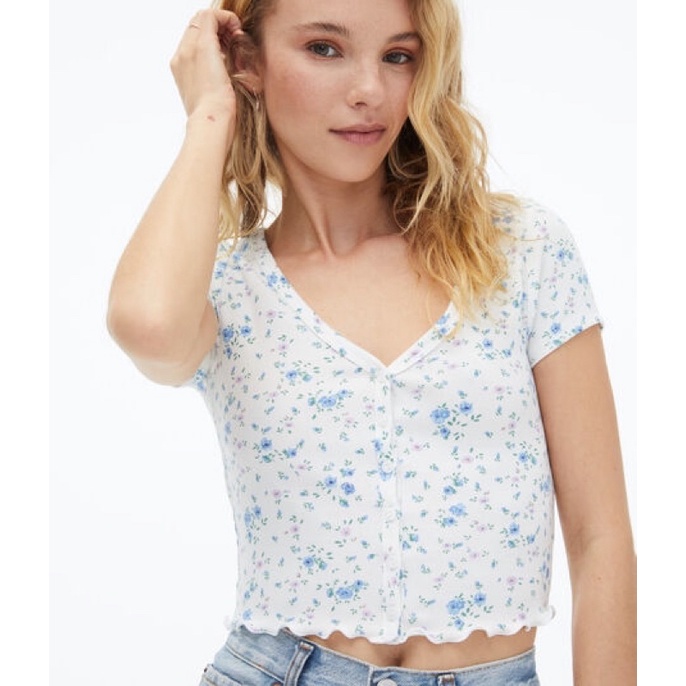 Áo cổ V hoa nhí Ae - Floral Button-Front Cropped Shrunken Tee • Storenyy
