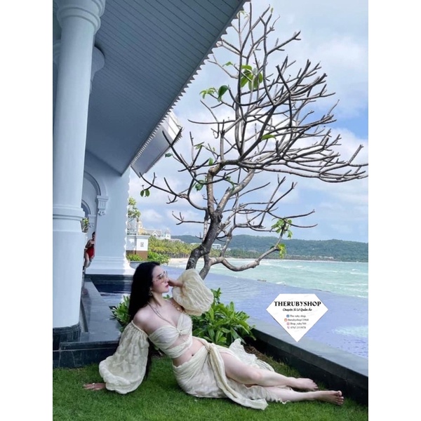 Sét nơ ngực tay phồng đi biển