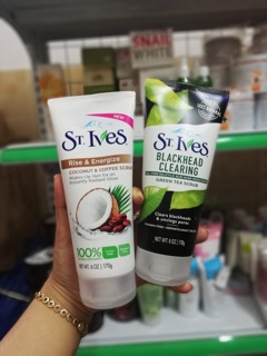 Sữa rửa mặt tẩy da chết Stives 