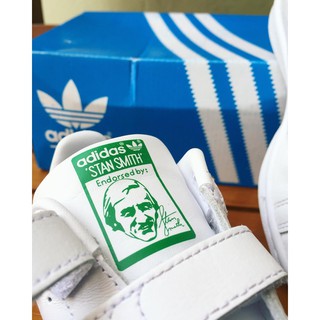 Giày sneaker trắng gót xanh lá