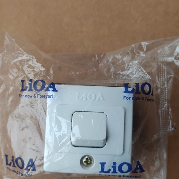 Công tắc nổi lioa