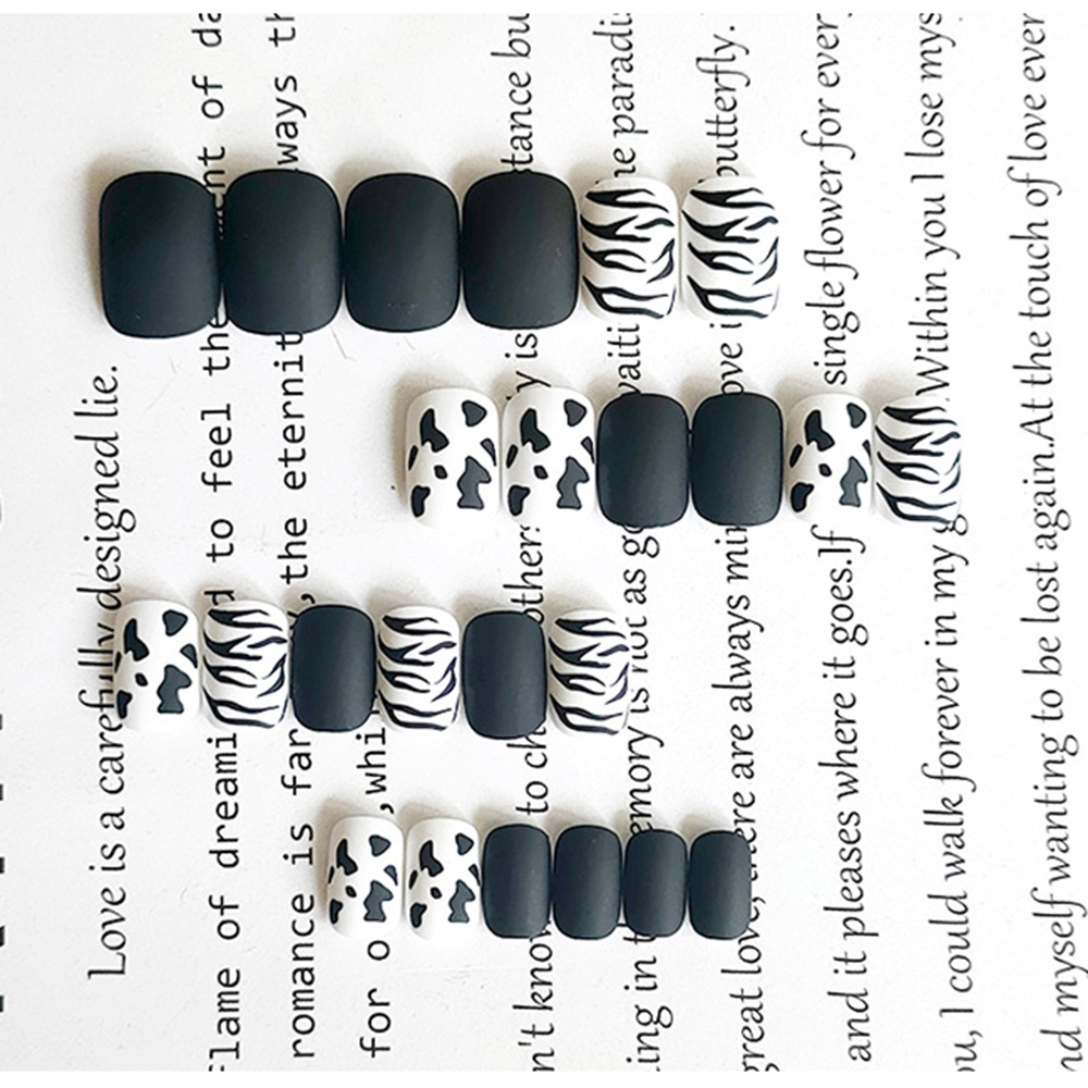 Set 24 Móng Tay Giả Họa Tiết Xinh Xắn Cho Nữ