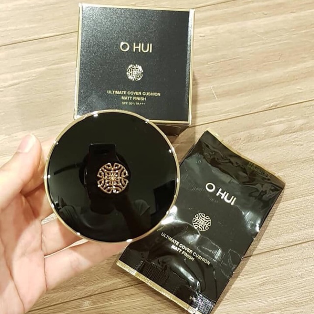 SÉT PHẤN NƯỚC OHUI ĐEN MATTER OHUI DÀNH CHO DA DẦU NHỜN, HỖN HỢP