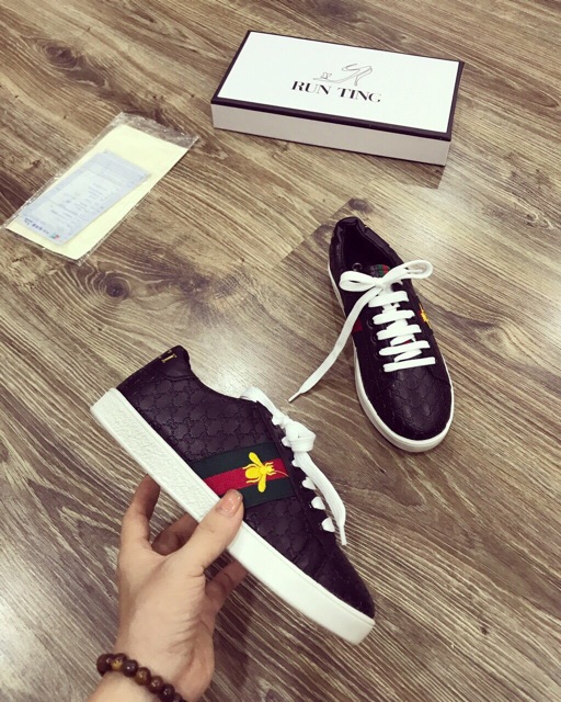 Giày thể thao vân hoạ tiết thêu ong | BigBuy360 - bigbuy360.vn