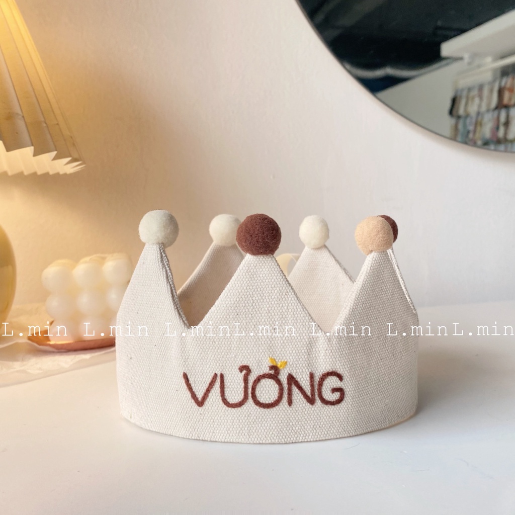 Vương miện thêu tên bé by l.min